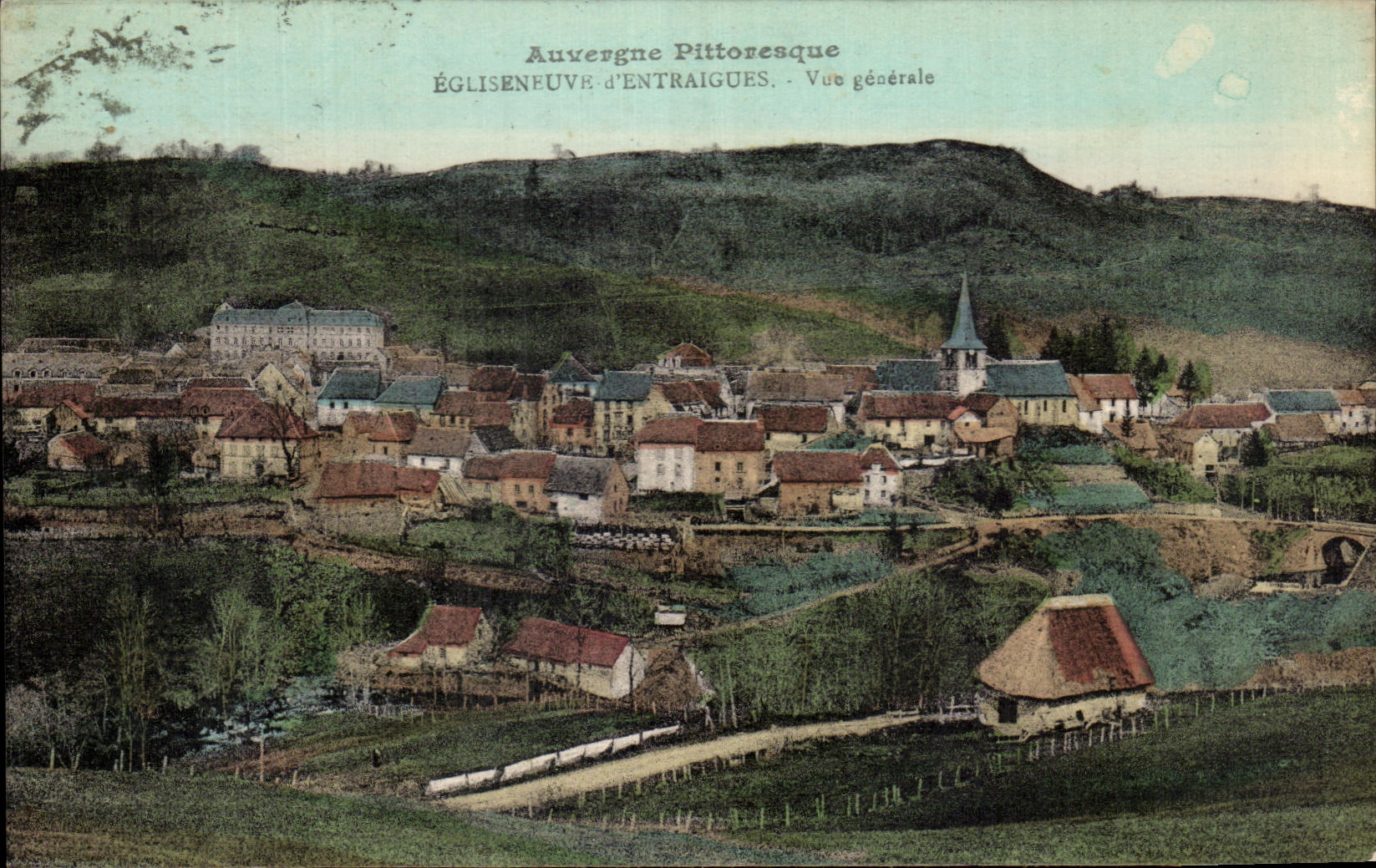 Égliseneuve-d'Entraigues — Vue générale — Auvergne Pittoresque