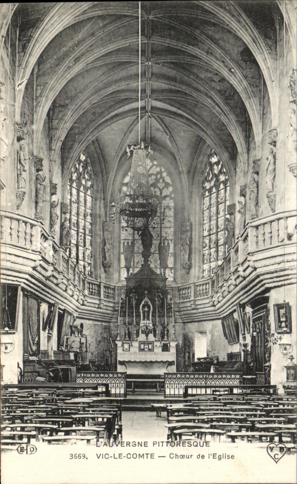 CPA L'Auvergne Pittoresque Vic Le Comte choeur de l'Eglise