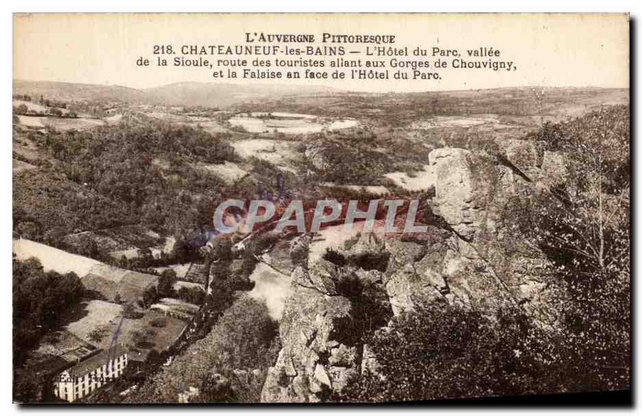 Châteauneuf-les-Bains — L'Hôtel du Parc, vallée de la Sioule et falaise face à l'hôtel