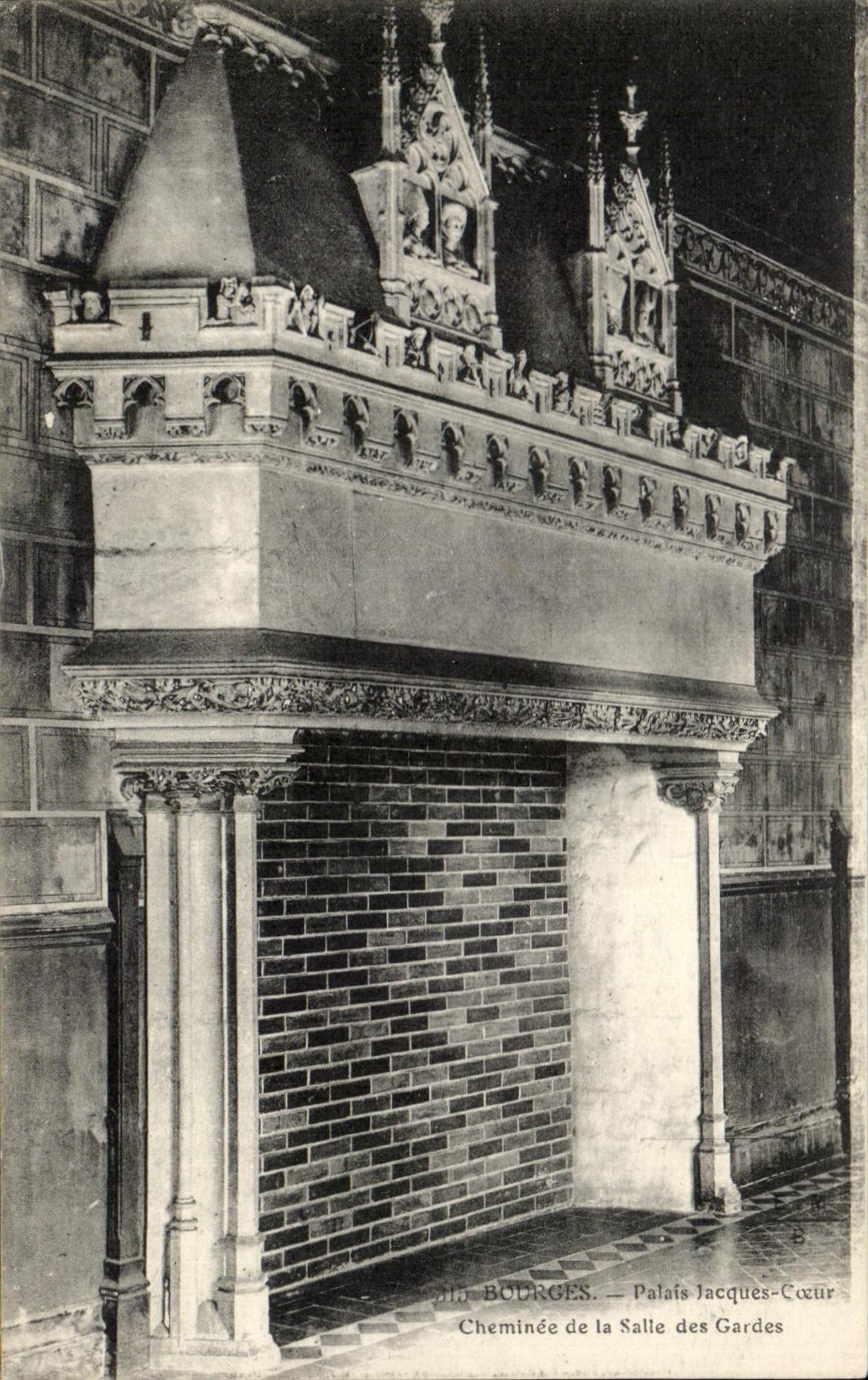 CPA Bourges Palais jacques Coeur Cheminee de la Salle des Gardes