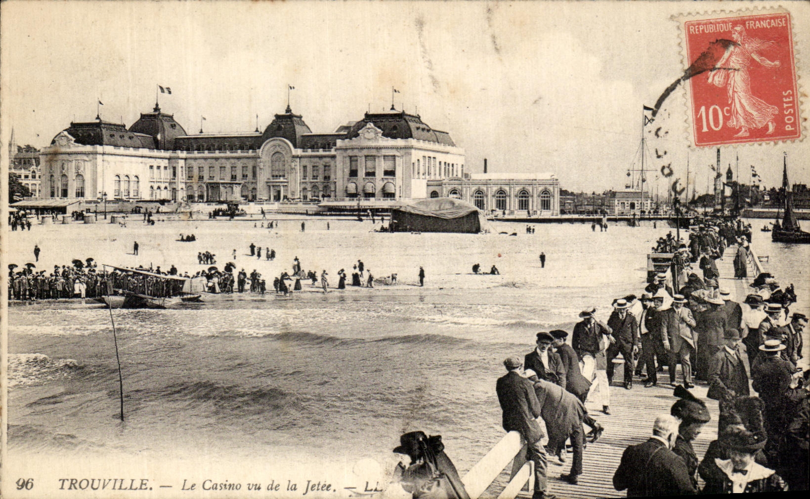Trouville — Le Casino vu de la Jetée — L.L. n°96