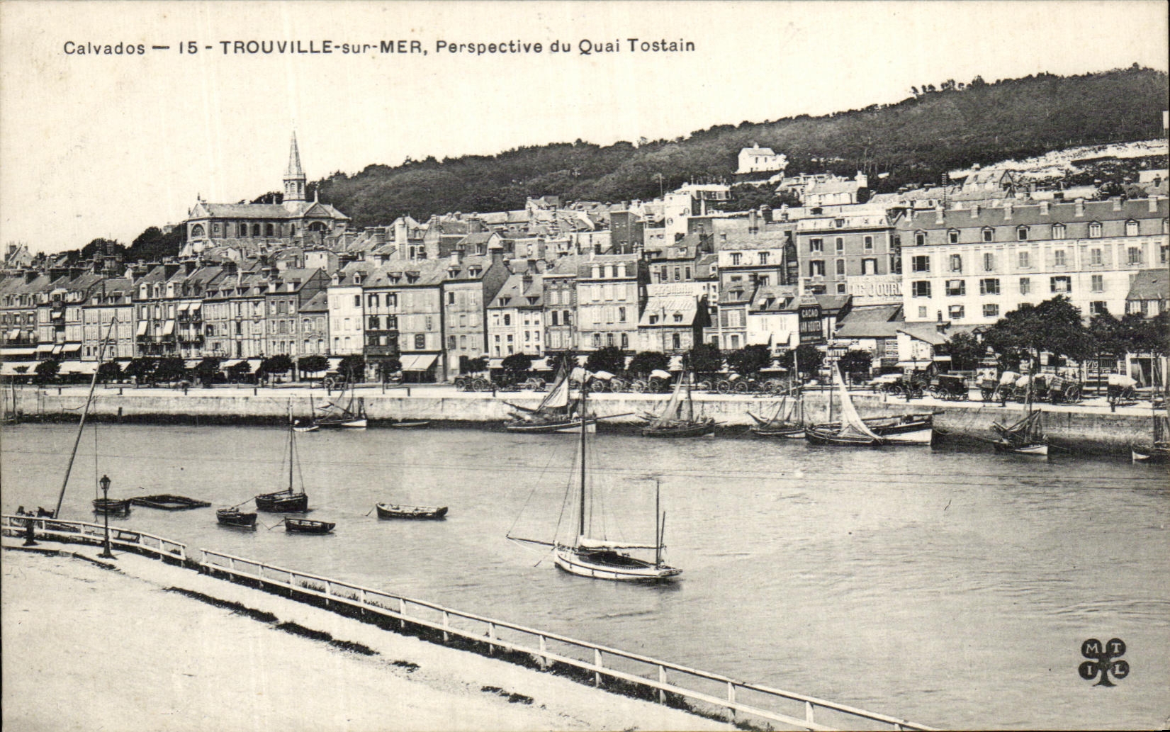 CPA Trouville sur Mer Perspective du Quai Tostain