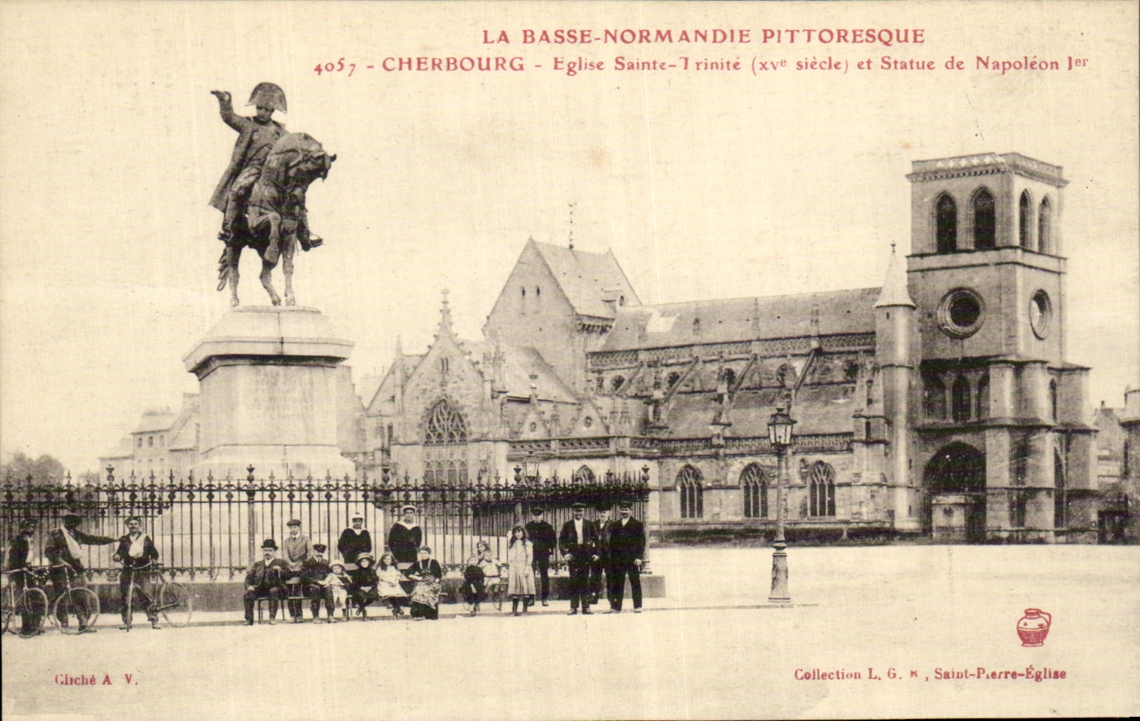 CPA La Basse Normandie Pittoresque Cherbourg Eglise Sainte Trinite et Statue de Napoleon 1er 