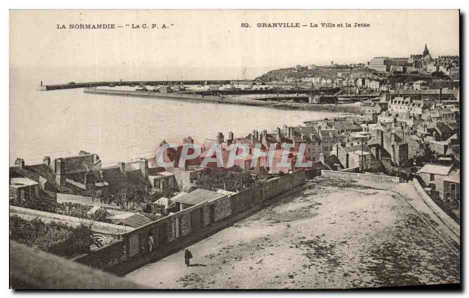 Granville — La Ville et la Jetée — La C.P.A. n°82