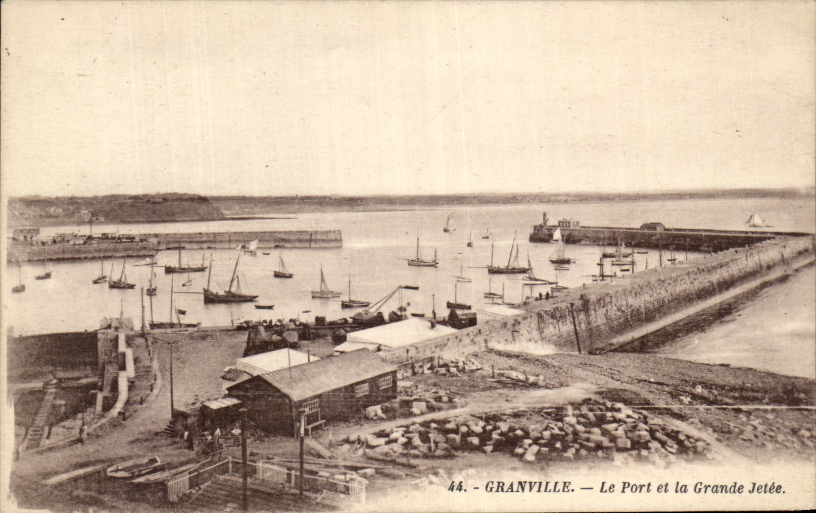 Granville — Le Port et la Grande Jetée — Édition A. Besnard, Degrâef