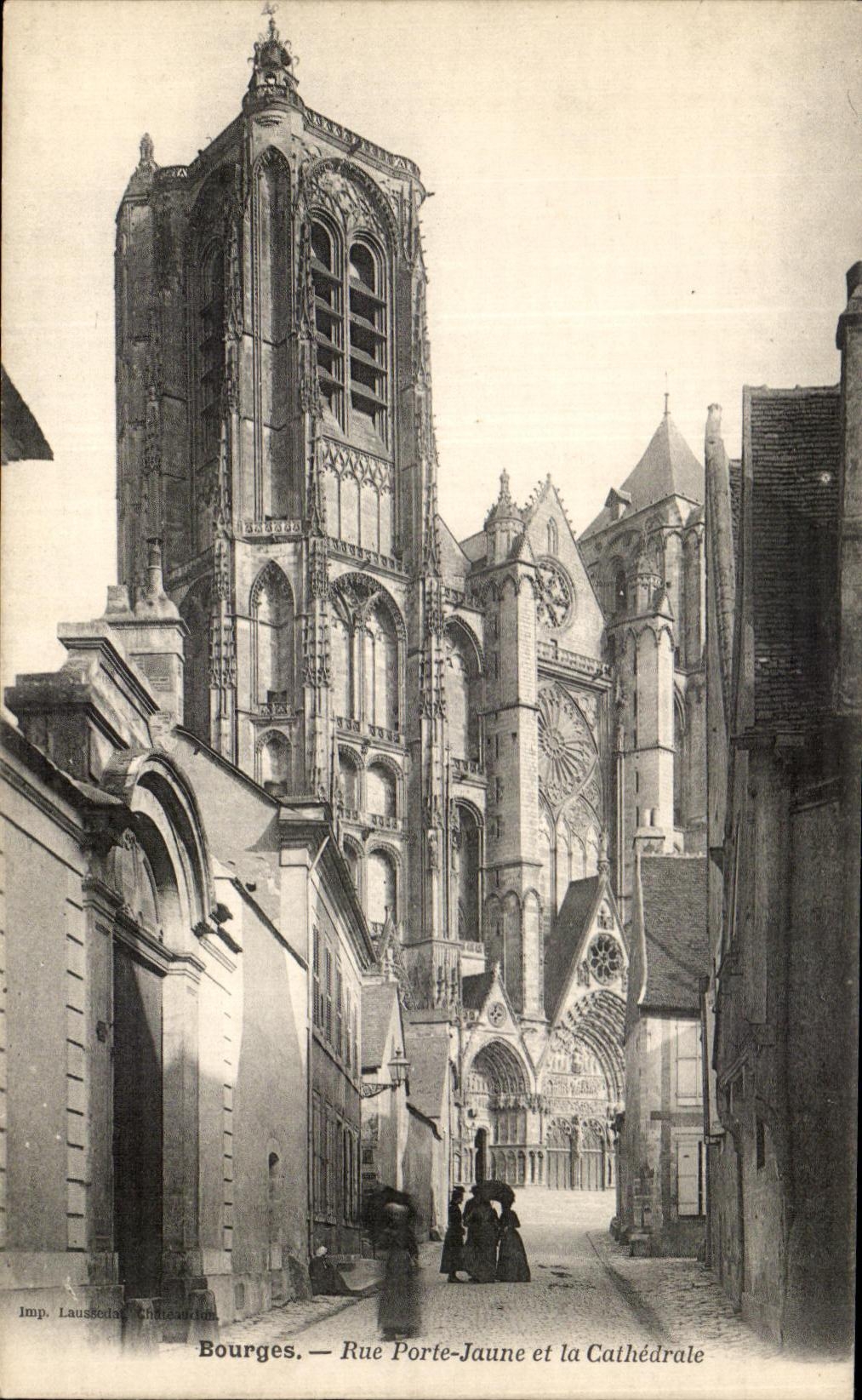 CPA Bourges Rue Porte Jaune et la Cathedrale