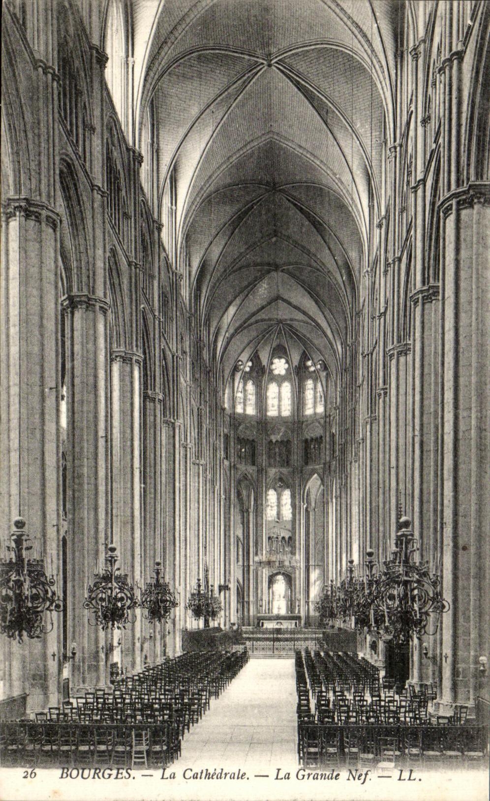 Bourges — La Cathédrale — La Grande Nef — LL. — N° 26