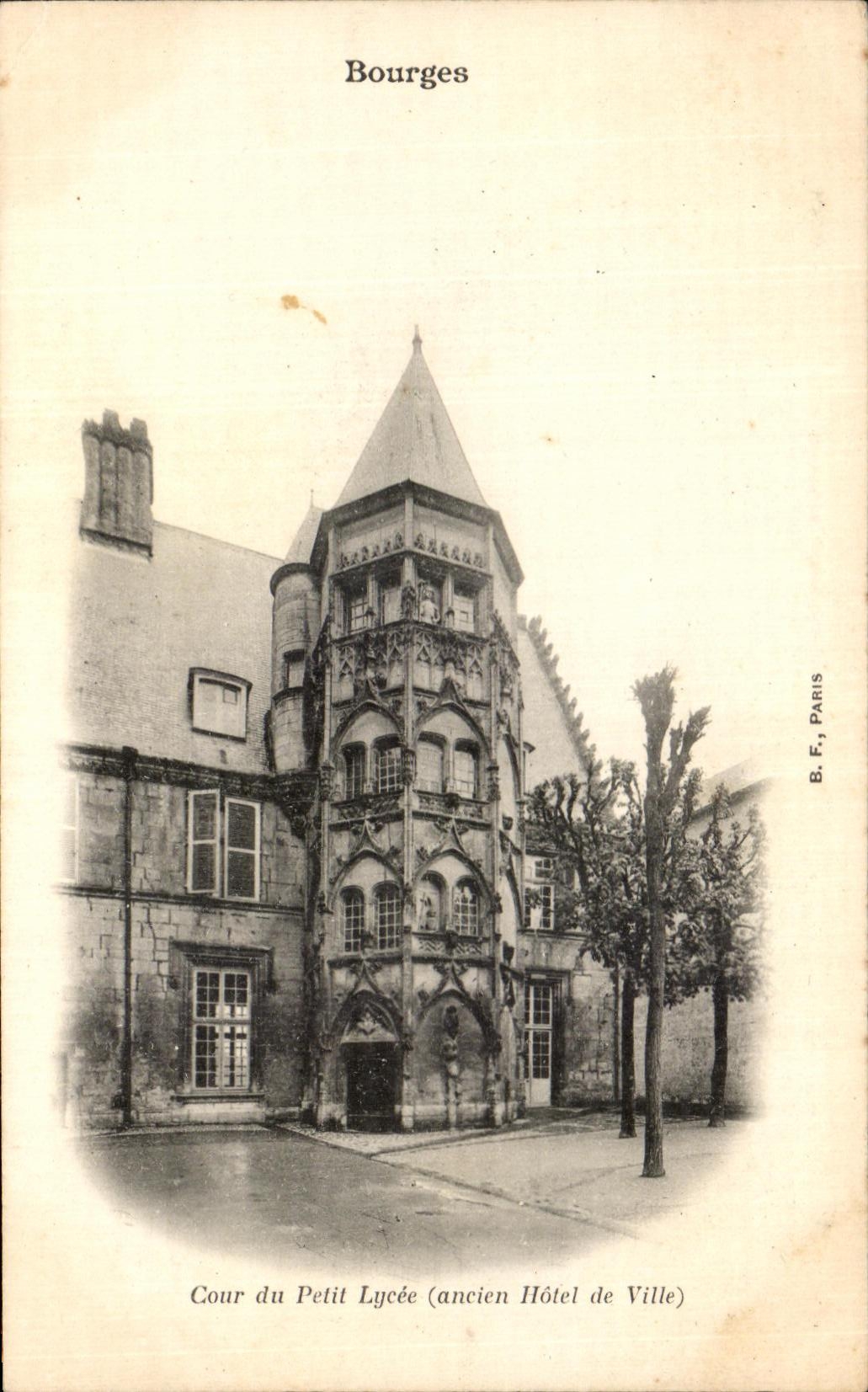 CPA Bourges Cour Du Petit Lycee (ancien hotel de ville)