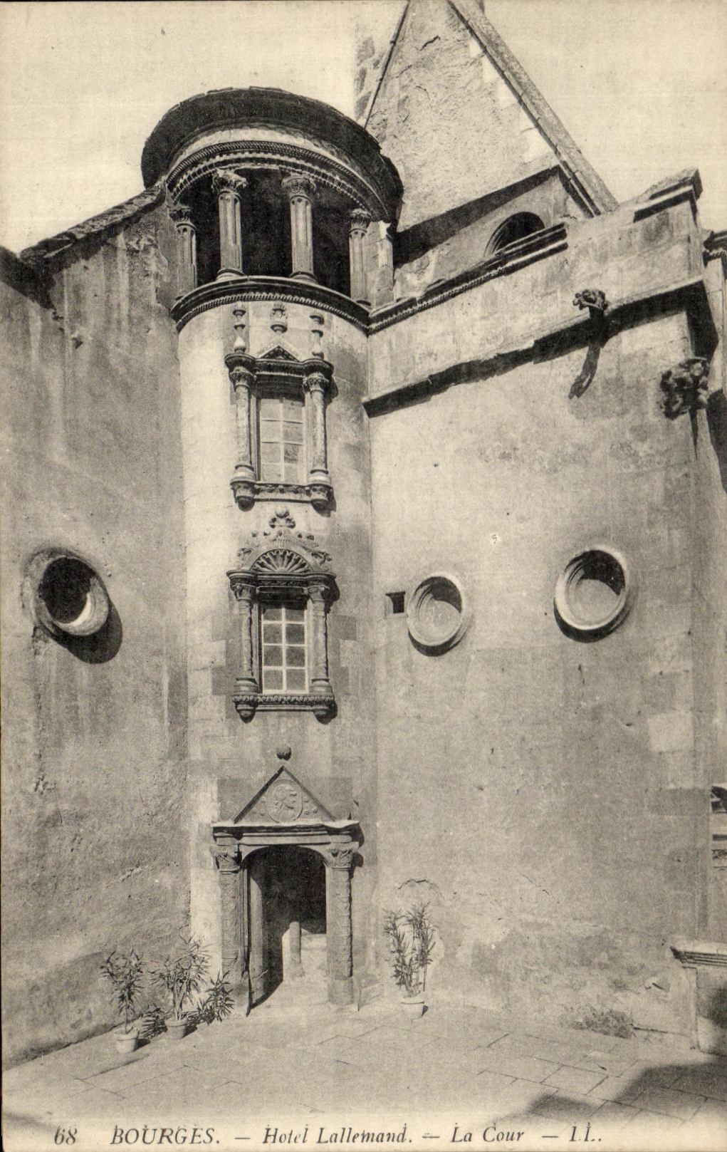 Bourges — Lallemand Hotel — La Cour — 68