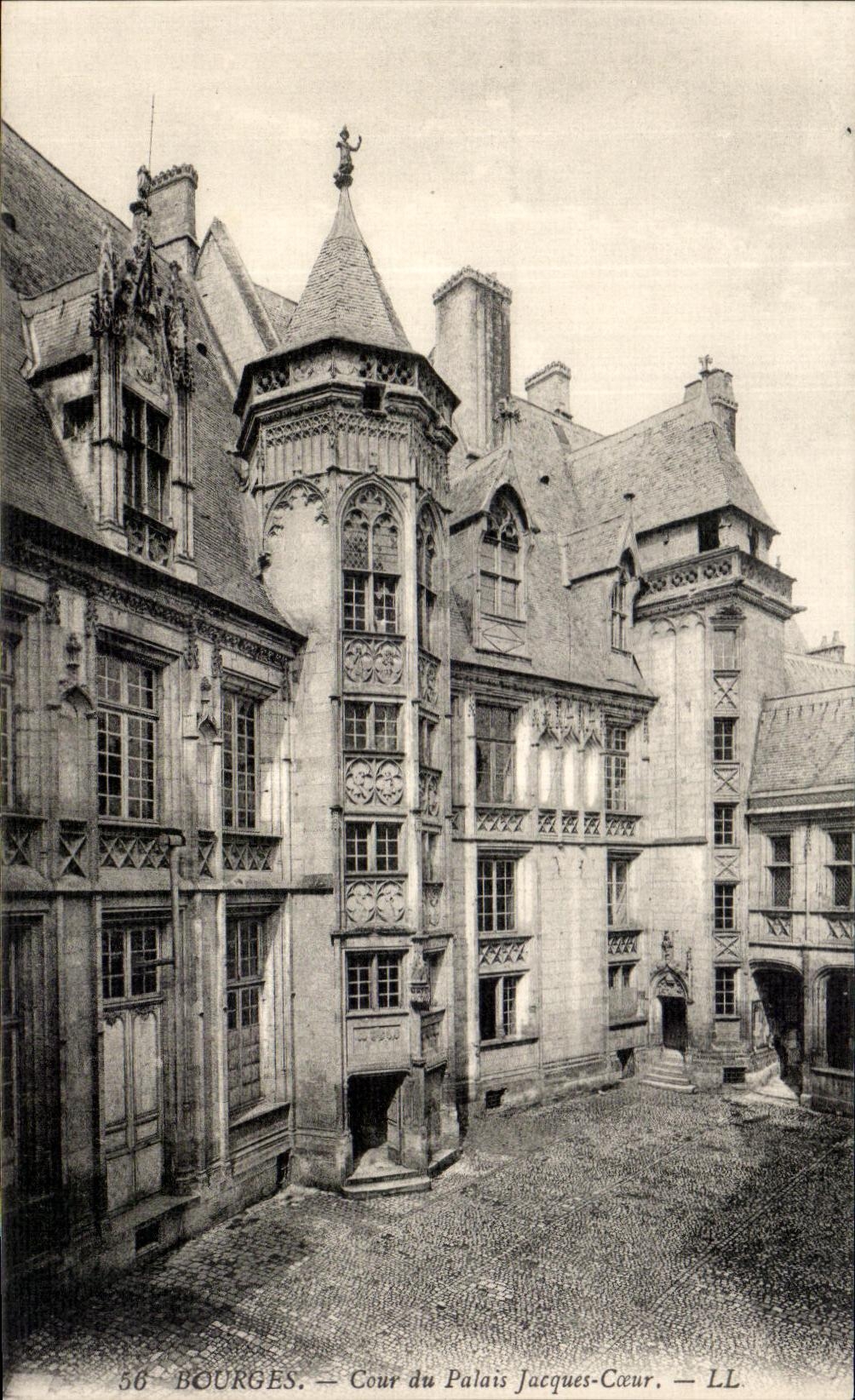 CPA Bourges Cour Du Palais Jacques Coeur