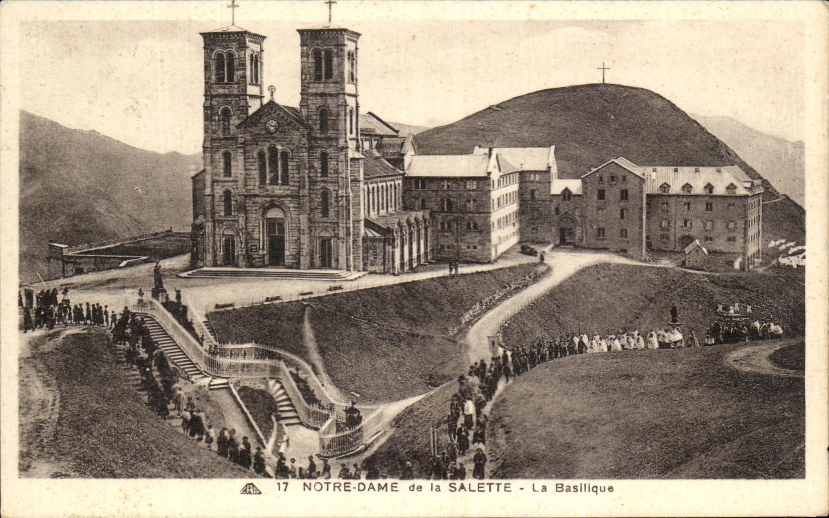 Notre-Dame de la Salette — La Basilique — Éditeur A.H. n°17