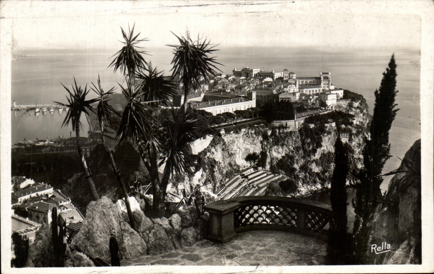 CPA Le Rocher de Manaco vu des Jardins Exotiques Collection La Cote d'Azur