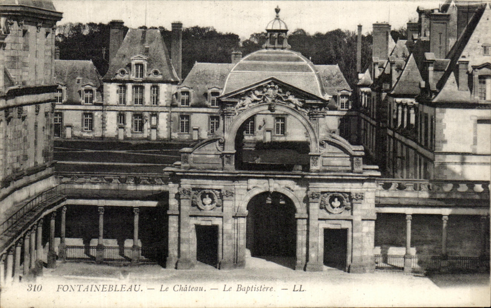 Fontainebleau — El Castillo — El Bautisterio — LL. — N° 310