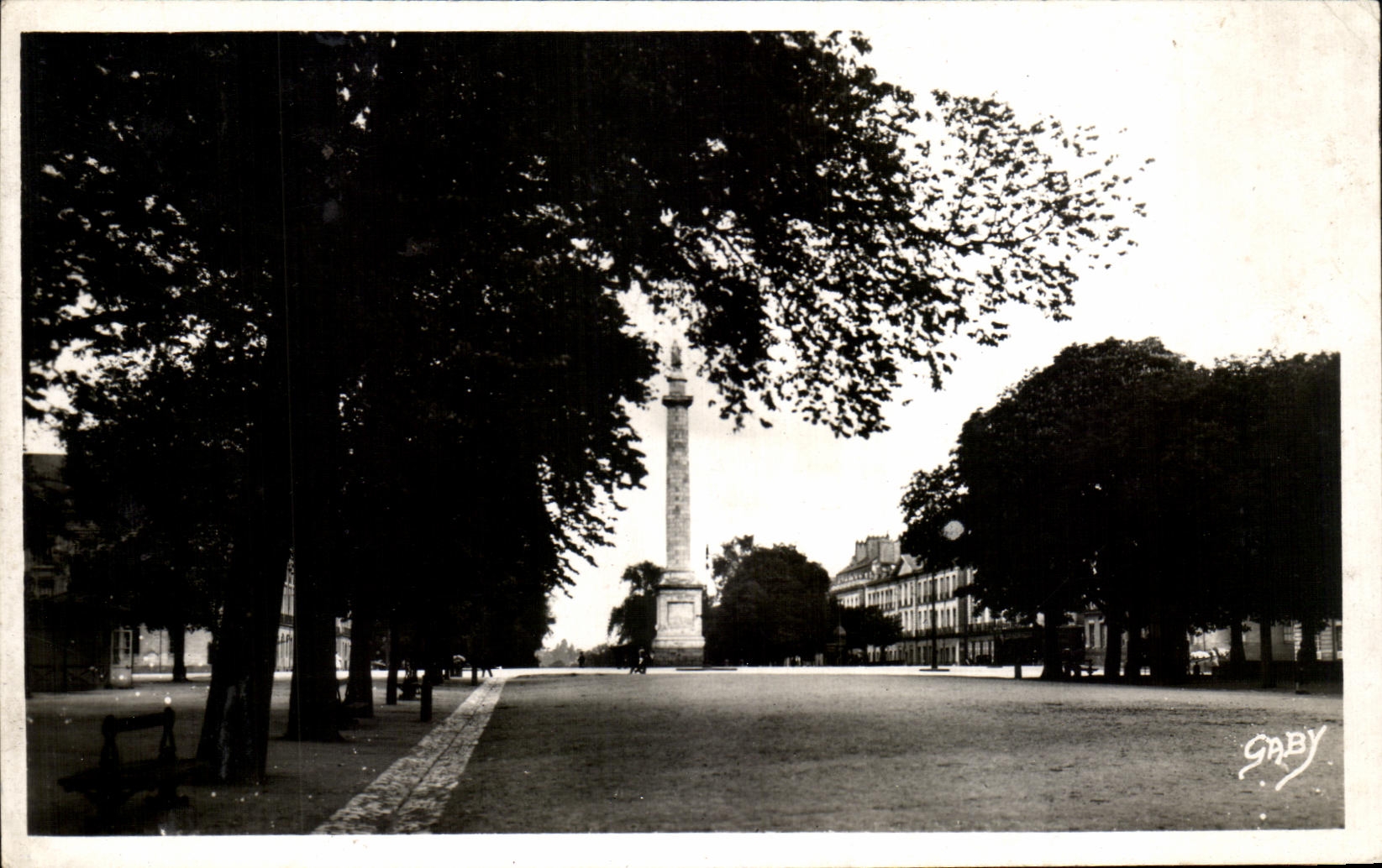 CPA Nantes Le Cours St Plerre et la Colonne Louis XVI