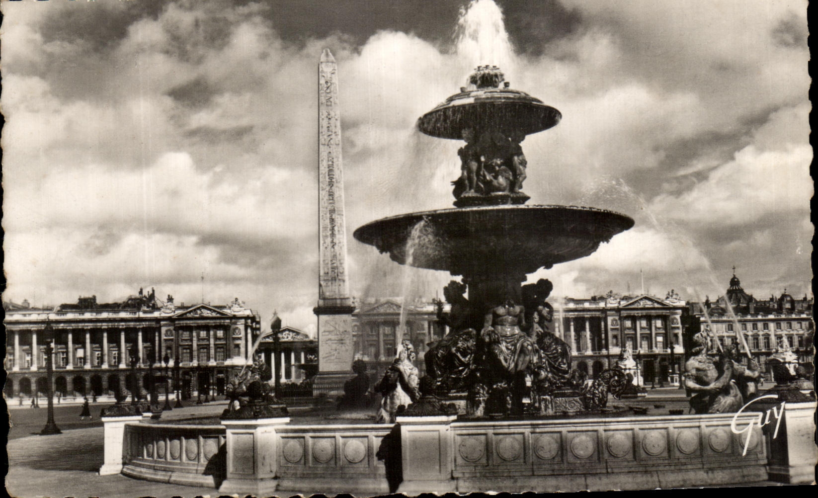 CPA Paris Et Ses Merveilles Place De La Concorde L'Une Des fontalines Et l'Obelisque
