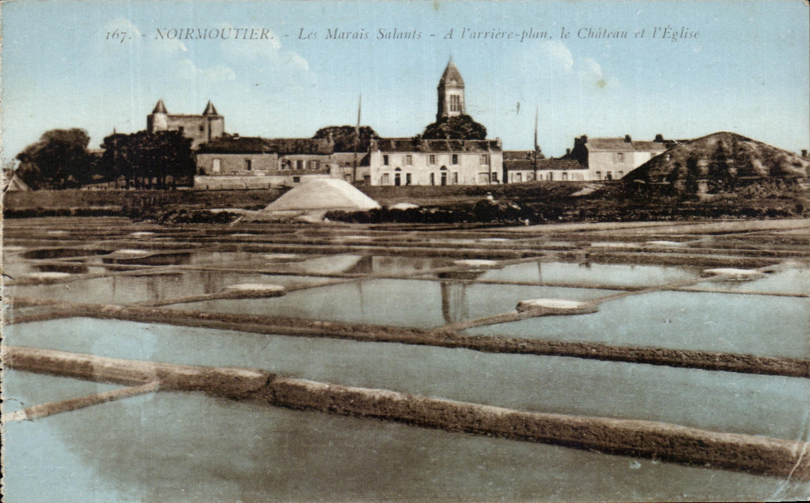 CPA Noirmoutier Les Marais Salants A l'arriere Plan Le chateau Et l'Eglise