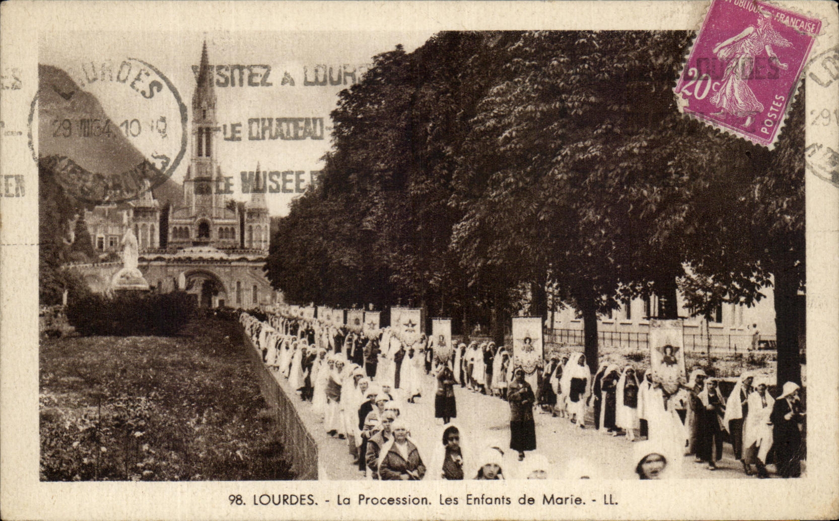 CPA Lourdes La Procession Les Enfants de Marie