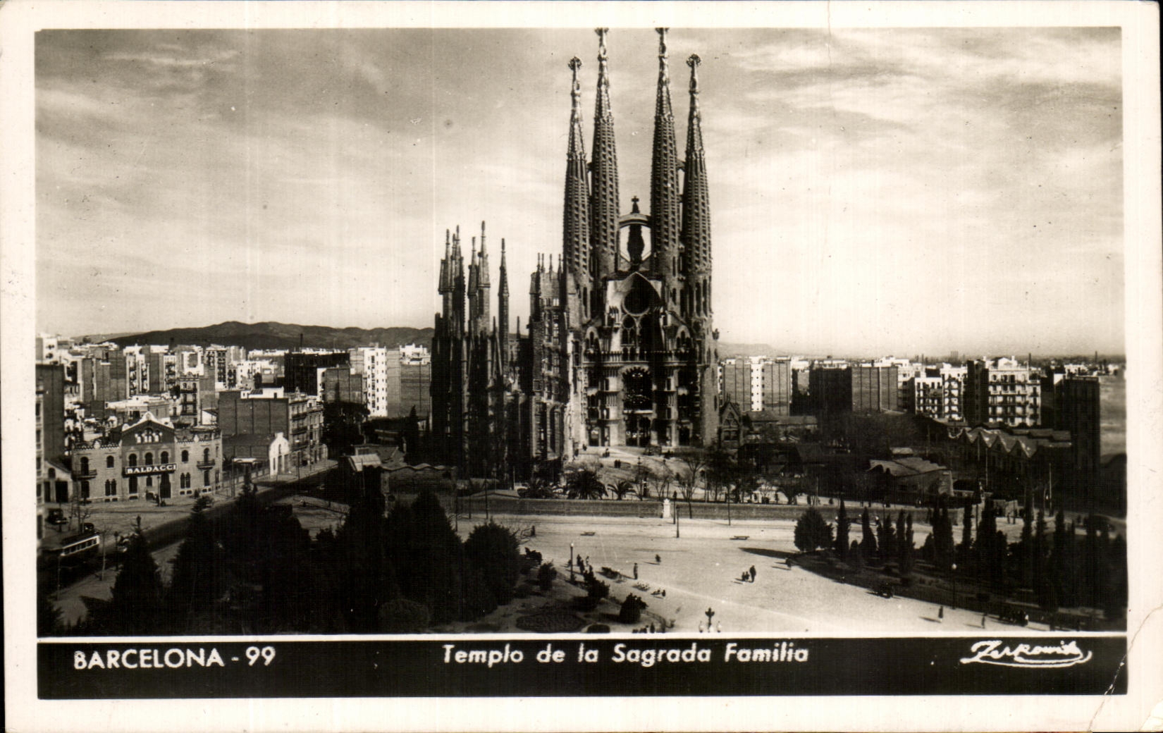 Barcelone - 99 — Temple de la Sagrada Familia — Zarzomita