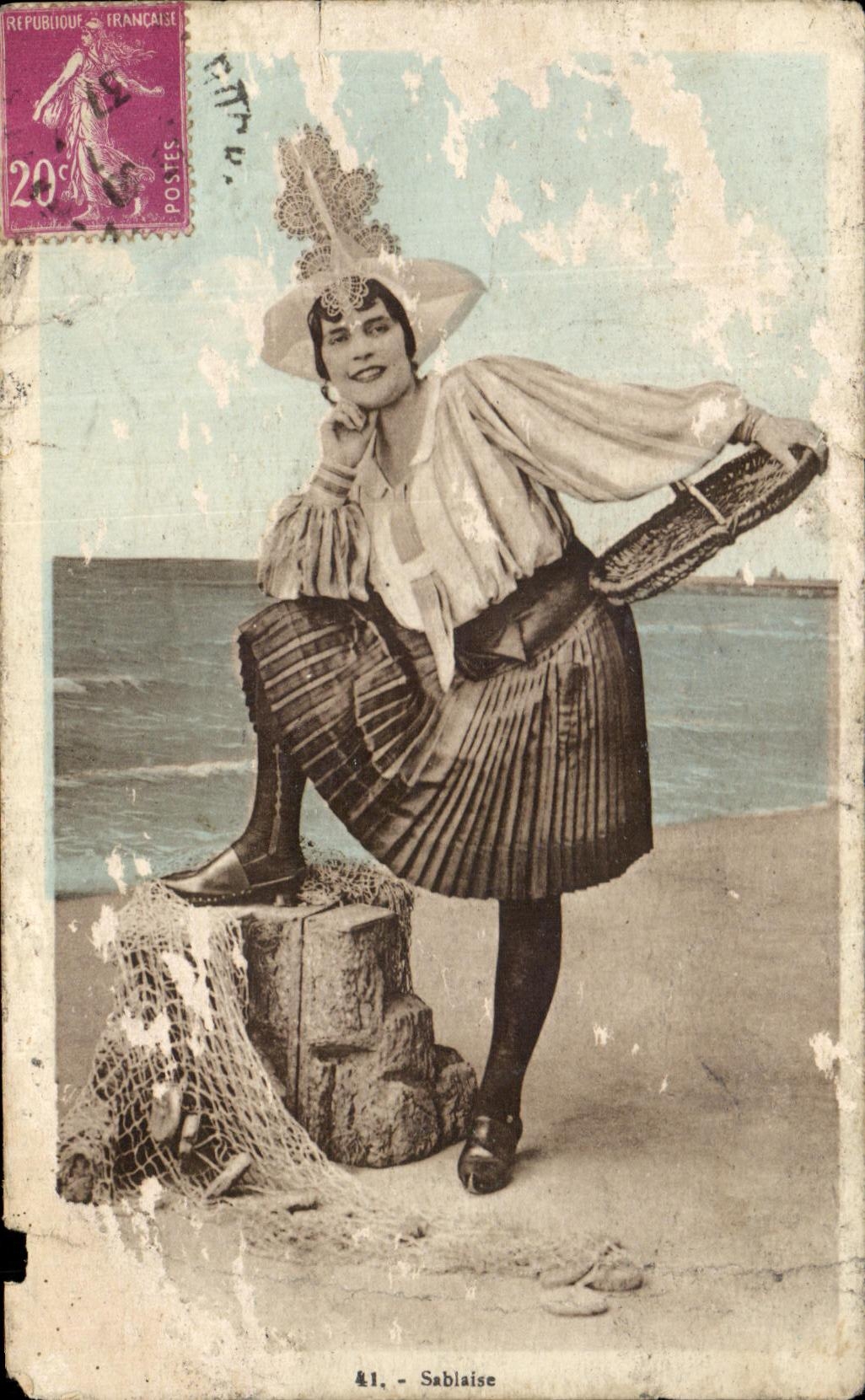 CPA fantaisie Sablaise Folklore