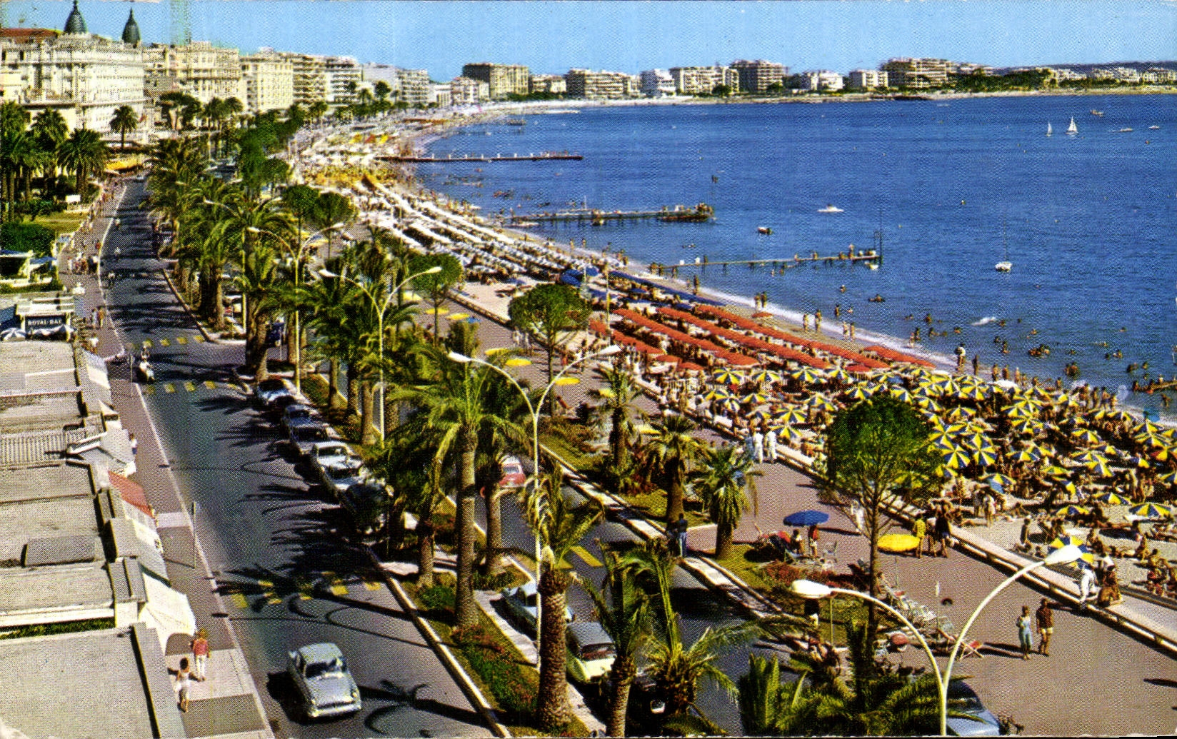 CPSM Cannes La Croisette et La Plage 