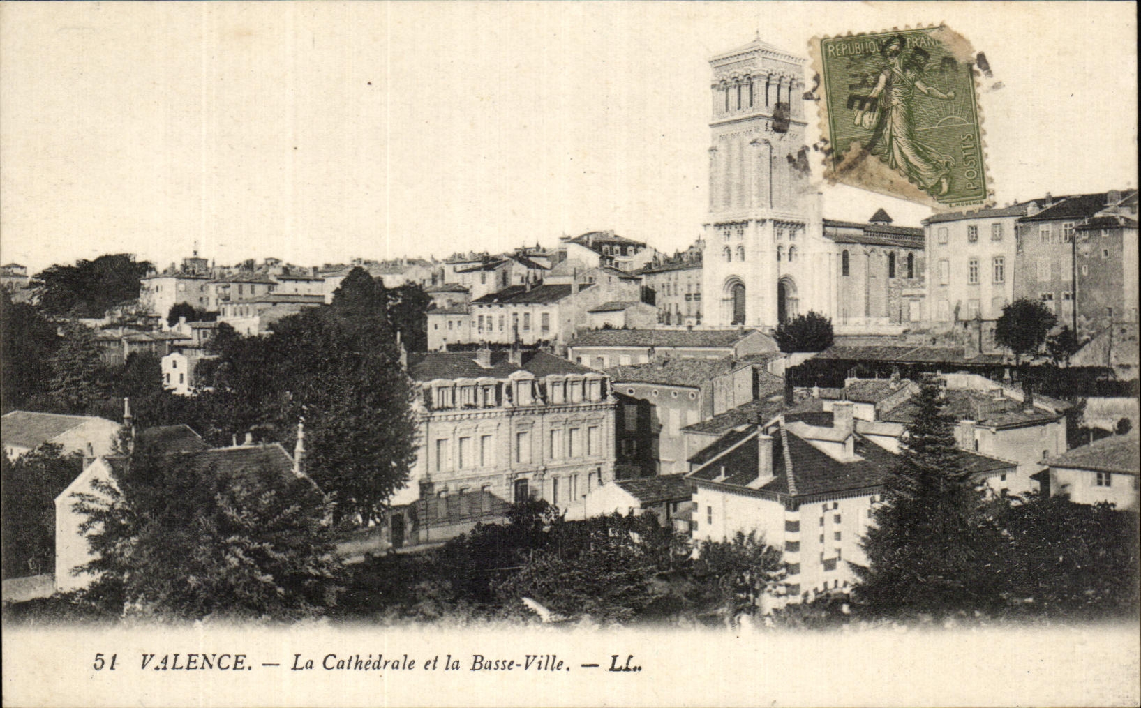 CPA Valence La Cathedrale et La Basse Ville