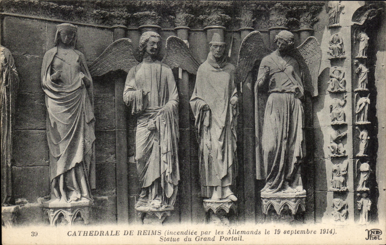 Cathédrale de Reims — Statues du Grand Portail — incendiée par les Allemands le 19 septembre 1914 — éditeur JND, n°39