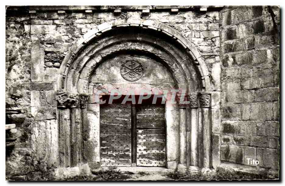 CPA Vallee D'Aure Arreau Portique Roman de I'Eglise Saint Exupere