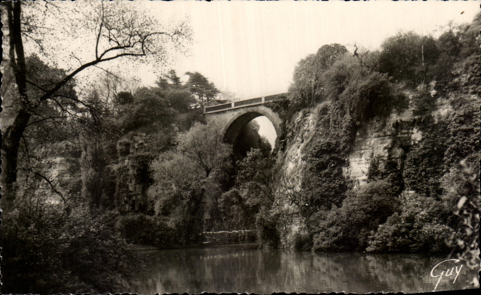 Le lac et le pont — Parc des Buttes-Chaumont — Édition Guy, n°3200