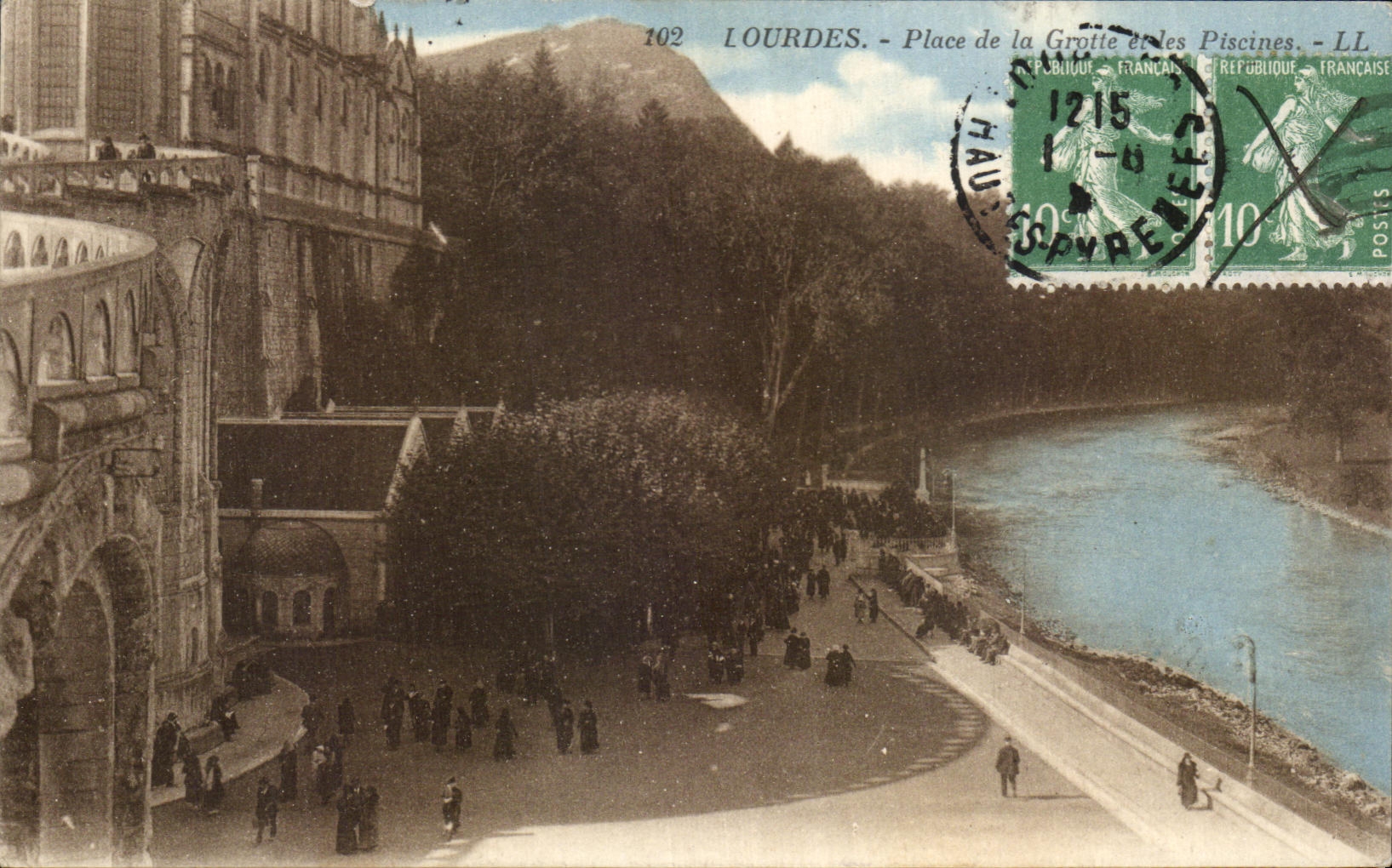 CPA Lourdes Place de la Grotte et les Piscines