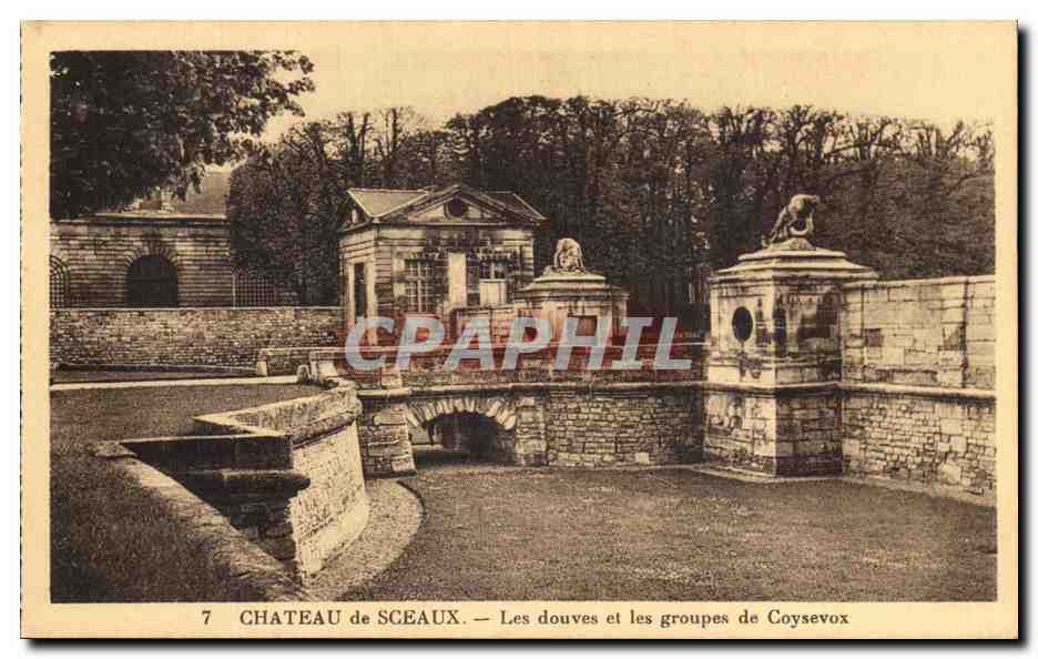 CPA Chateau de Sceaux Les Douves et les groupes de Coysevox