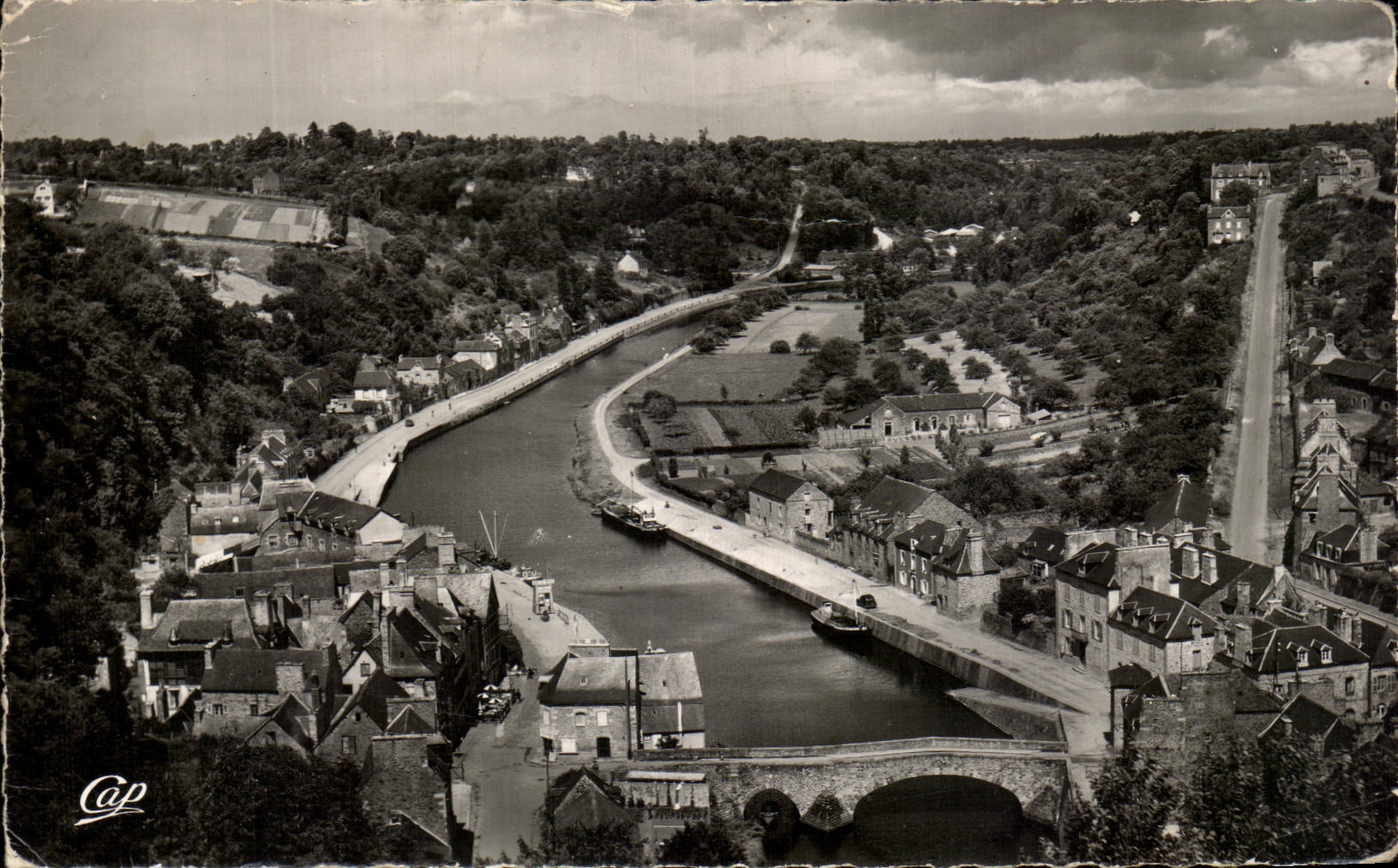 CPA Dinan Vue sur la Rance