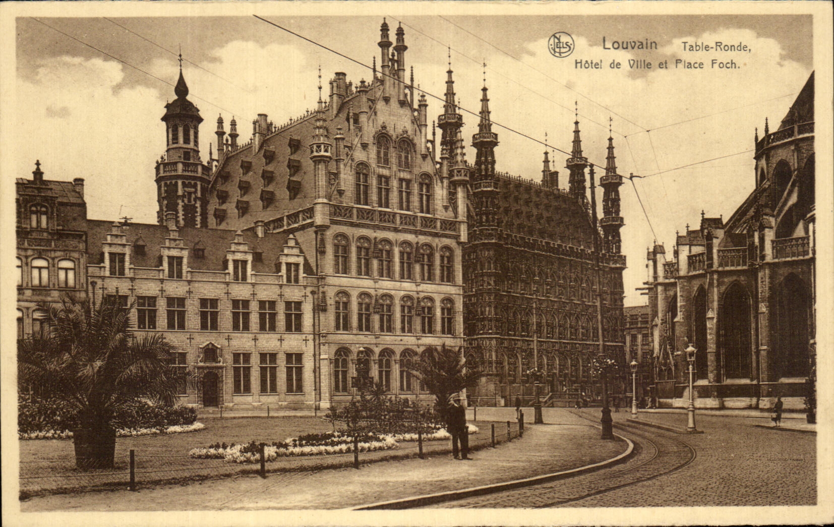 Louvain - Table-Ronde, Hôtel de Ville et Place Foch.