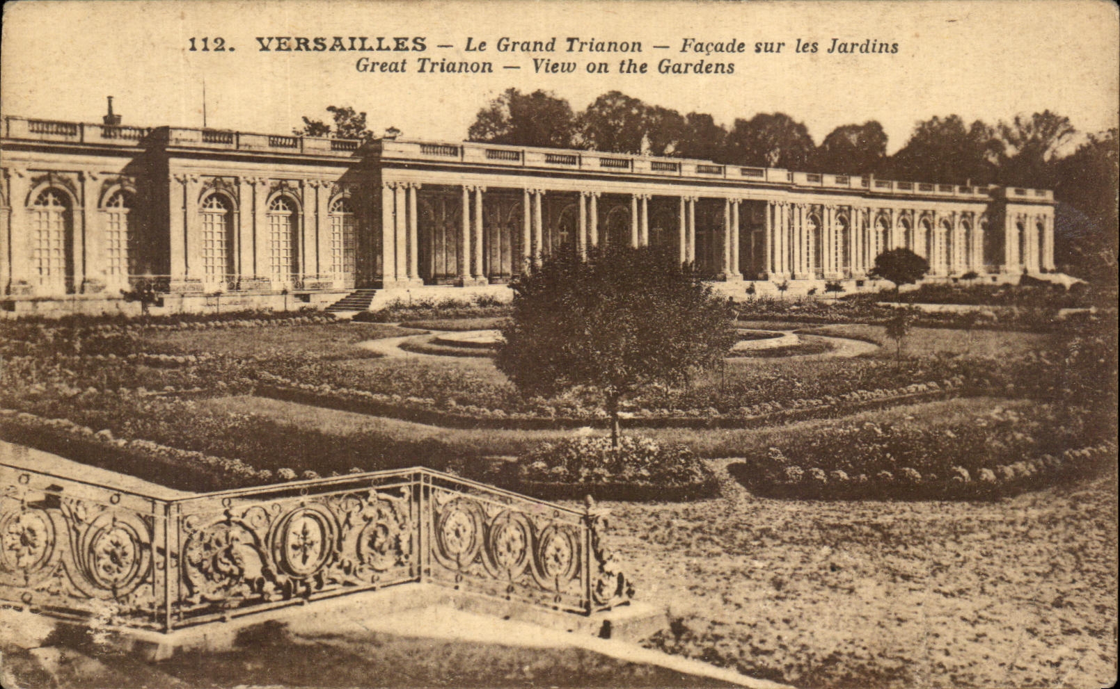 CPA Versailles Le Grand Trianon Facade Sur Les Jardins
