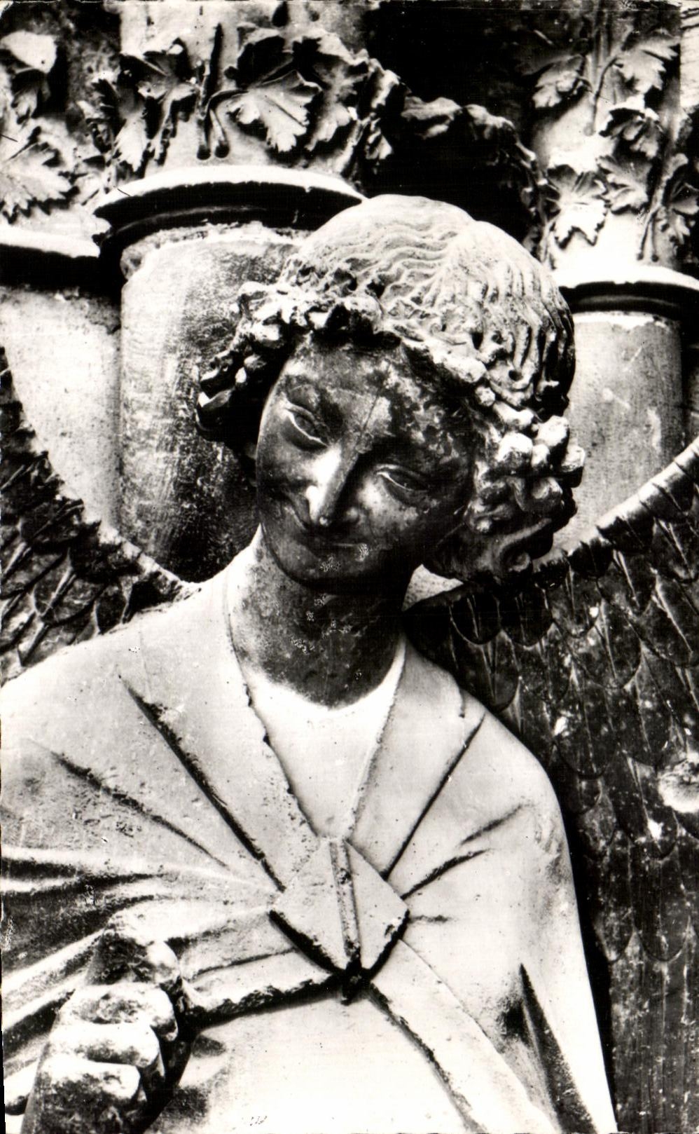 CPSM Cathedrale De Reims L'Ange Gardien De Saint Nicaise Sourire De Reims