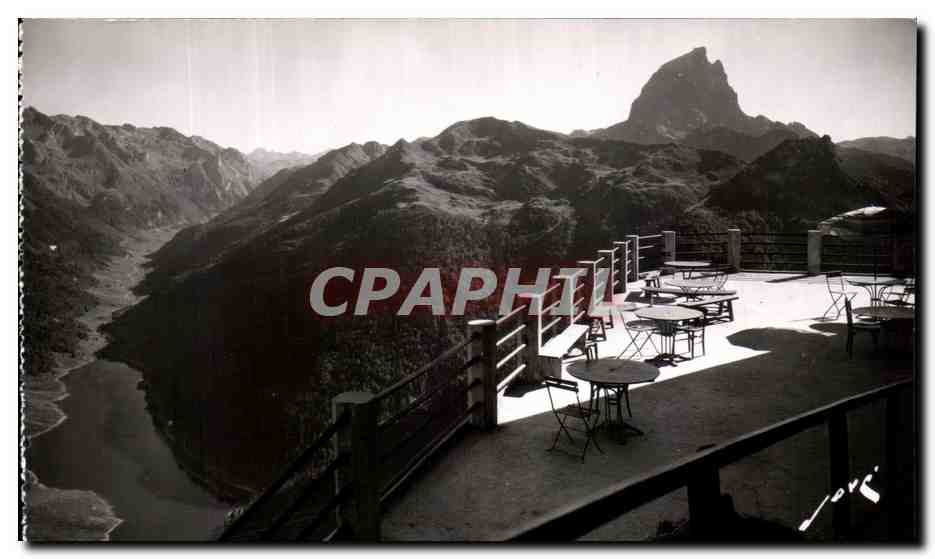 Vallée d'Ossau — La terrasse du Restaurant du téléphérique d'Artouste — Éditions JOVÉ, Pau