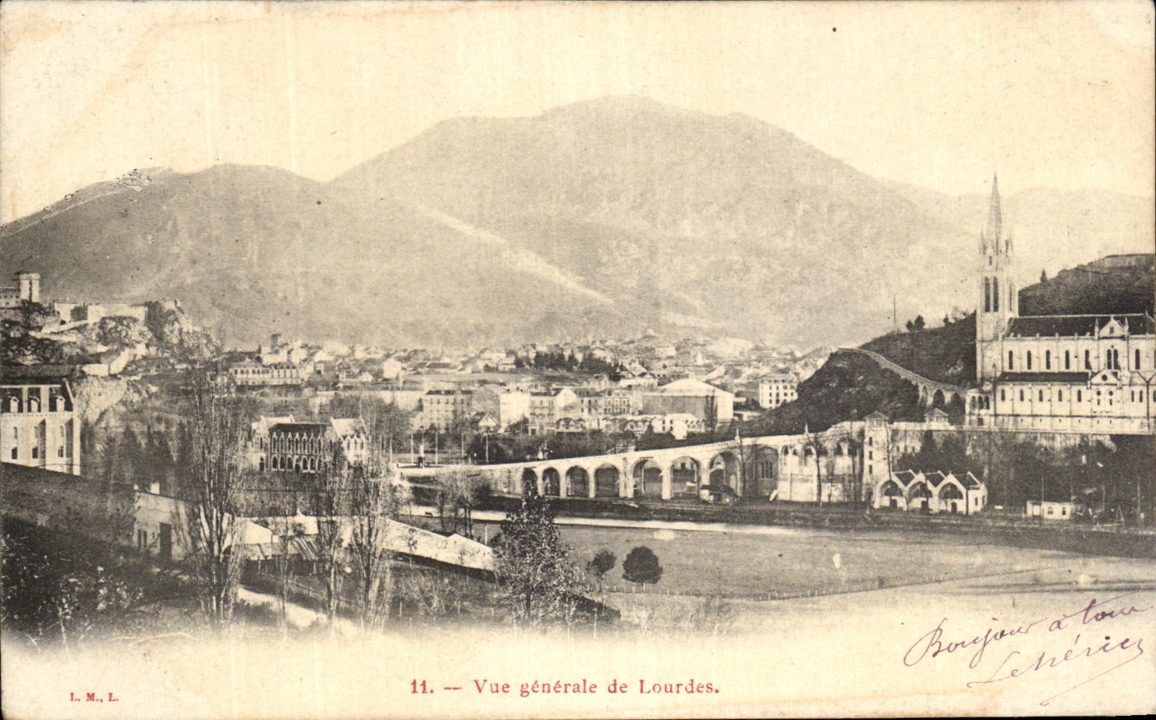 CPA Vue generale de Lourdes
