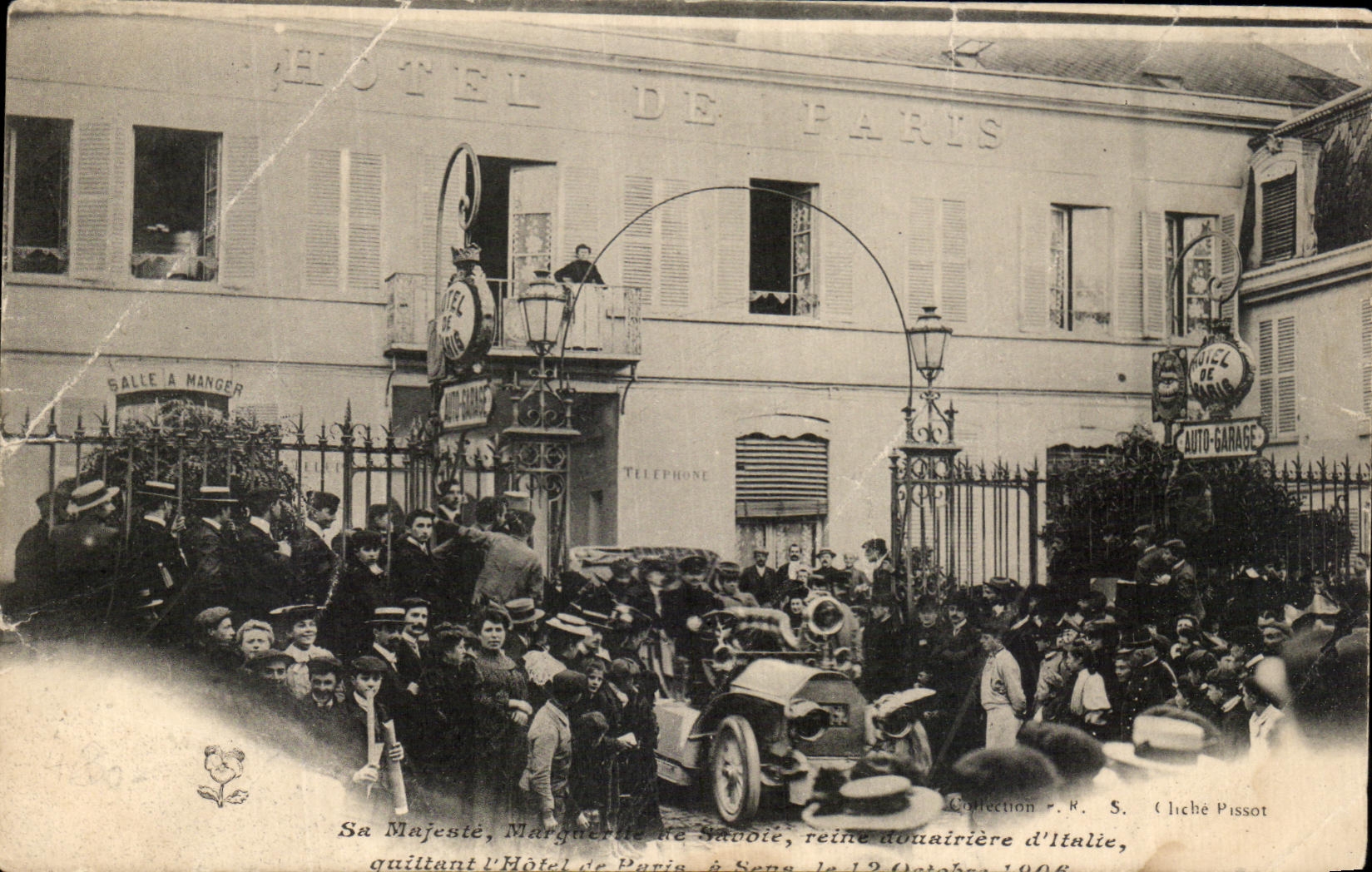 CPA Sa Majeste Marguerite de SAvoie quittant l'hotel de Sens a Parsi