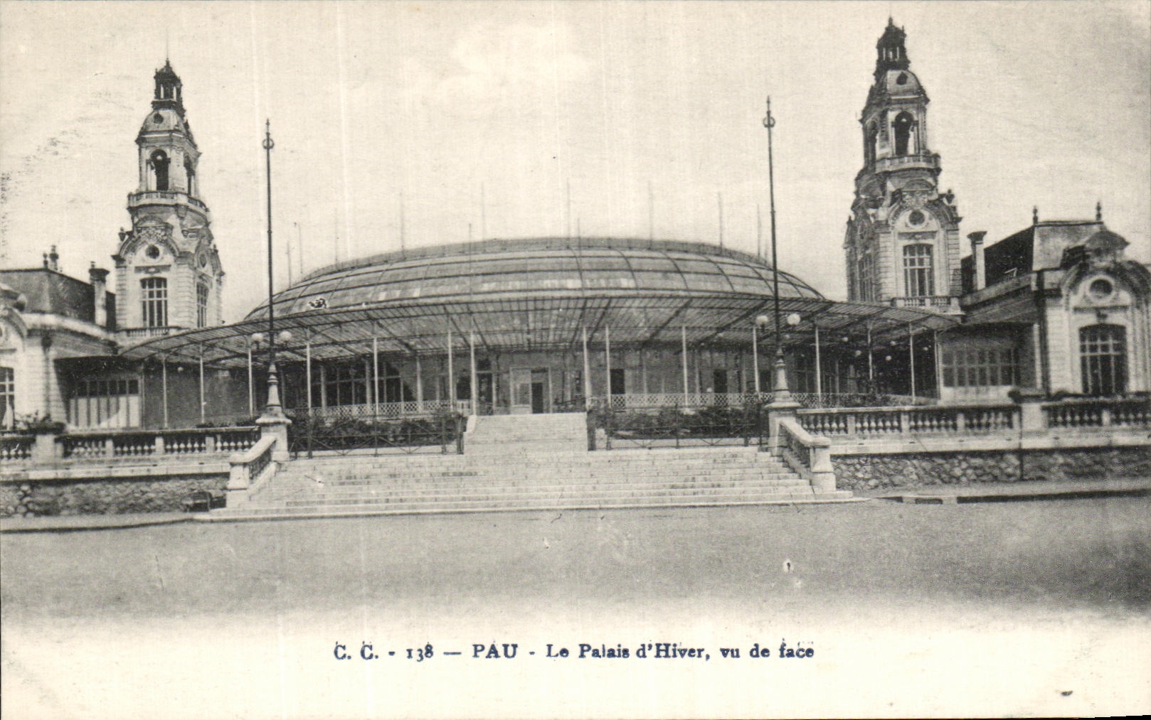Pau - Le Palais d'Hiver, vu de face — C.C. - 138
