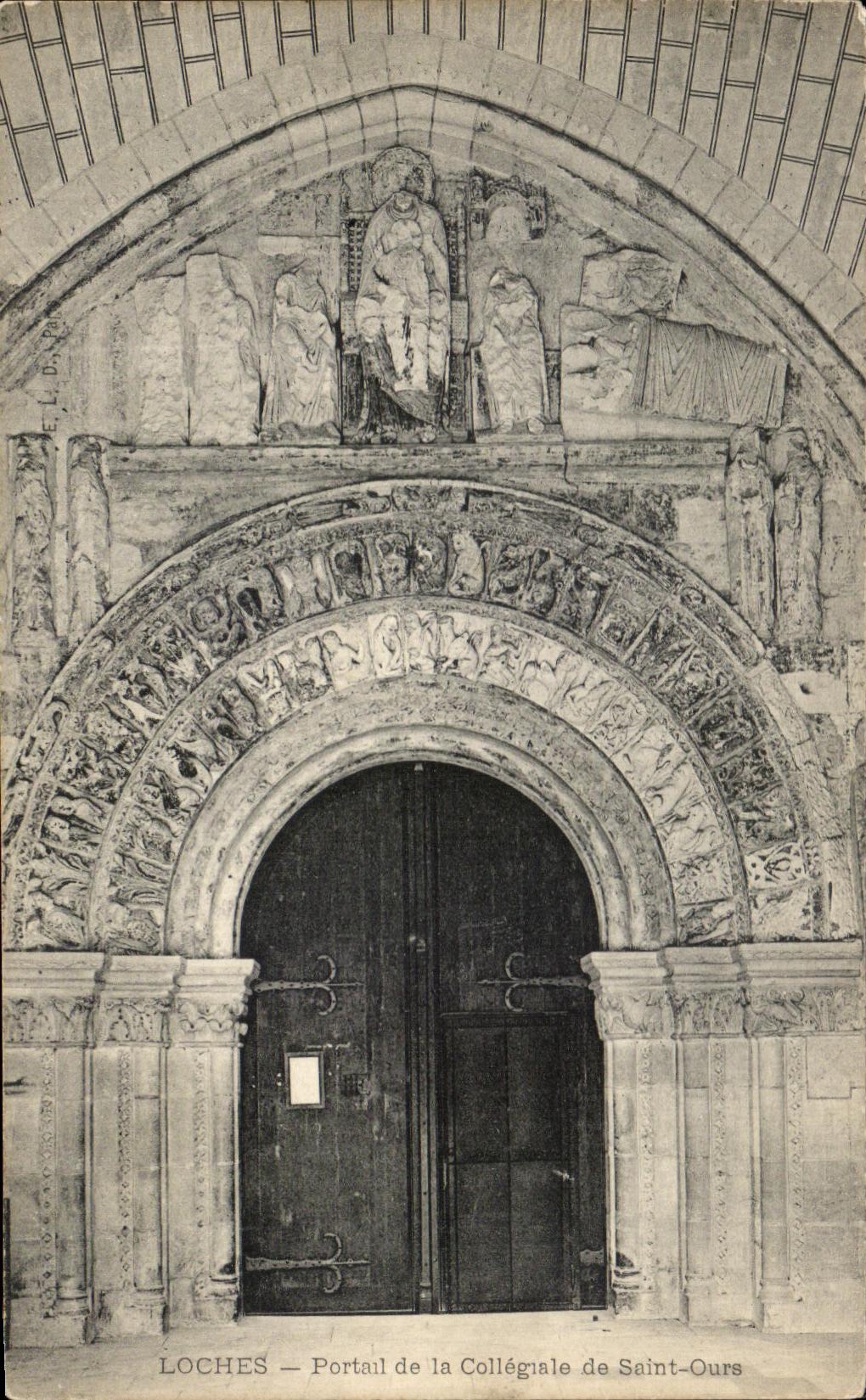 CPA Loches Portail de la Collegiale de Saint Ours
