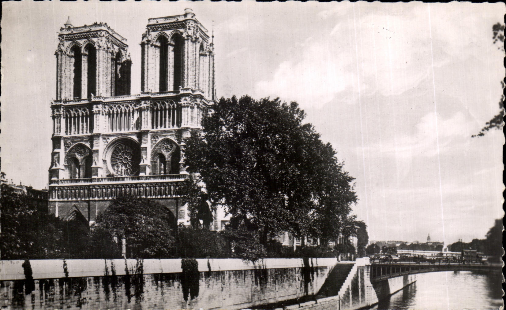 CPA Paris Notre Dame et la Seine