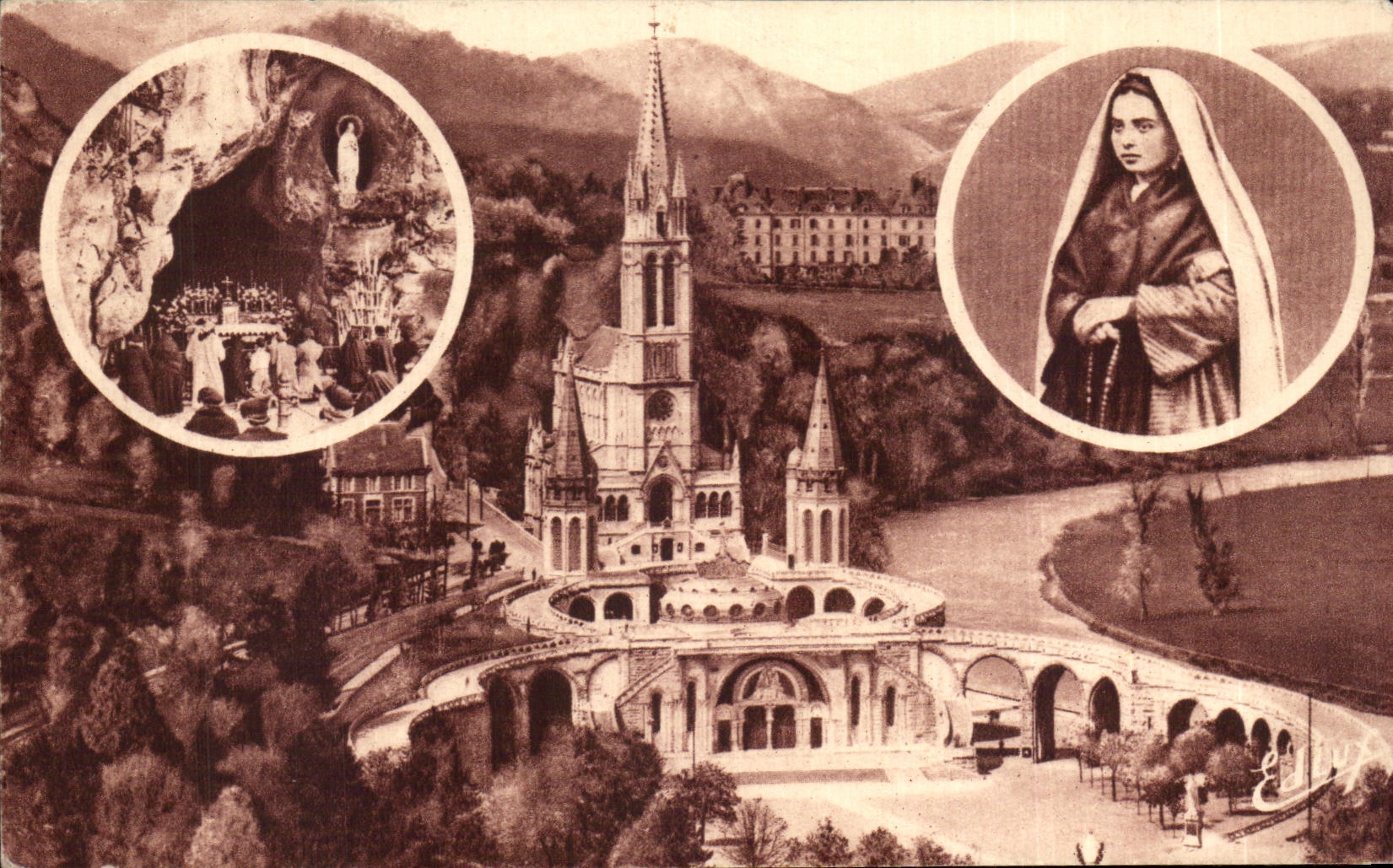 CPA Lourdes La Basilique Sainte Bernadette La Grotte