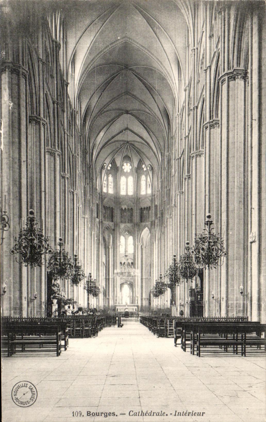 CPA Bourges Cathedrale Interieur