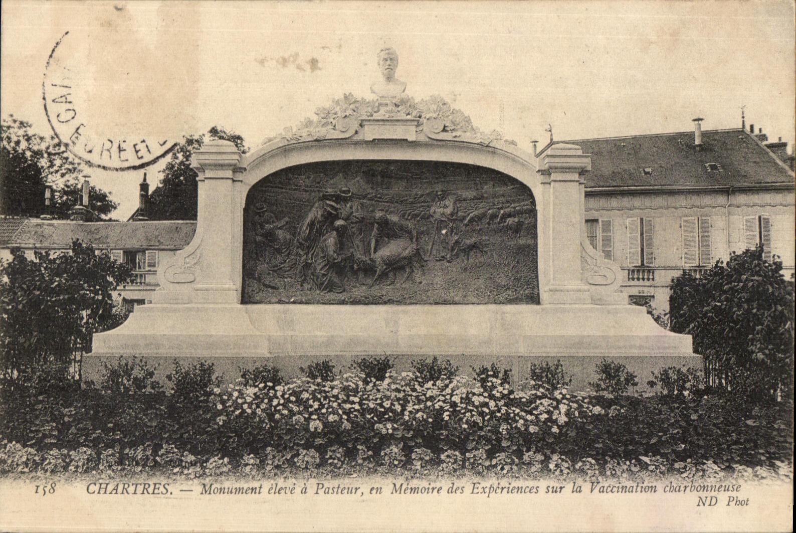 CPA Chartres Monument eleve a Pasteur en Memoire des Experiences sur la Vaccination Charbonneuse