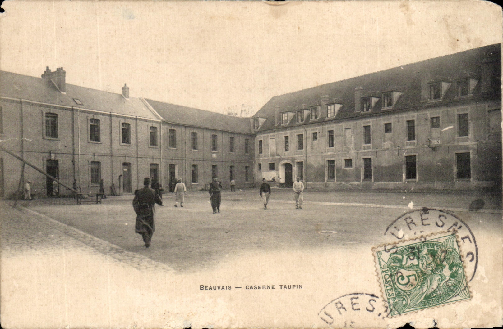 CPA Beauvais Caserne Taupin Militaria