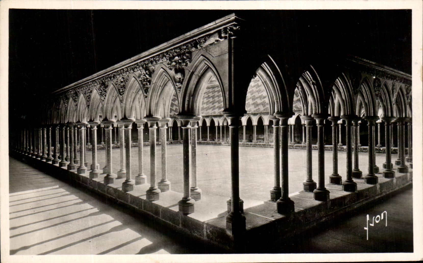CPA Mont Saint Michel Abbaye Galerie Du Cloitre