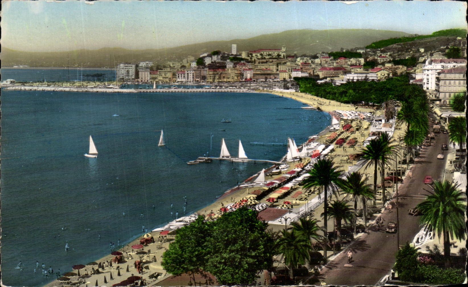 CPA Cannes La Plage Et Le La Promenade De La Croisette