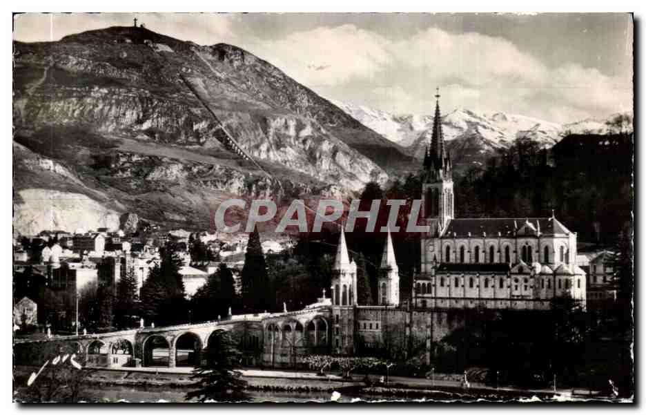 CPA Lourdes La basilique Et Les Pyrenees
