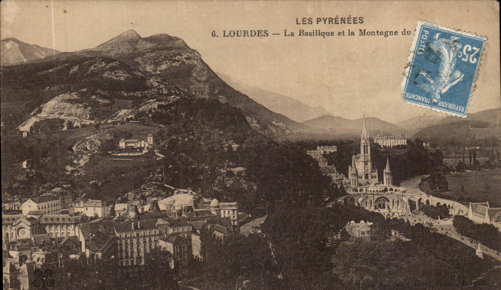 CPA Les Pyrenees Lourdes La Basilique Et La Montugne