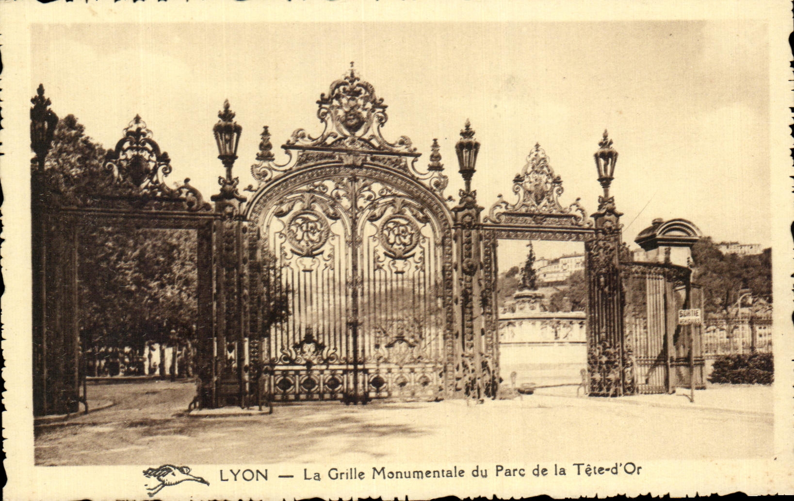CPA Lyon La Grille Monumentale du Parc de la Tete d'Or