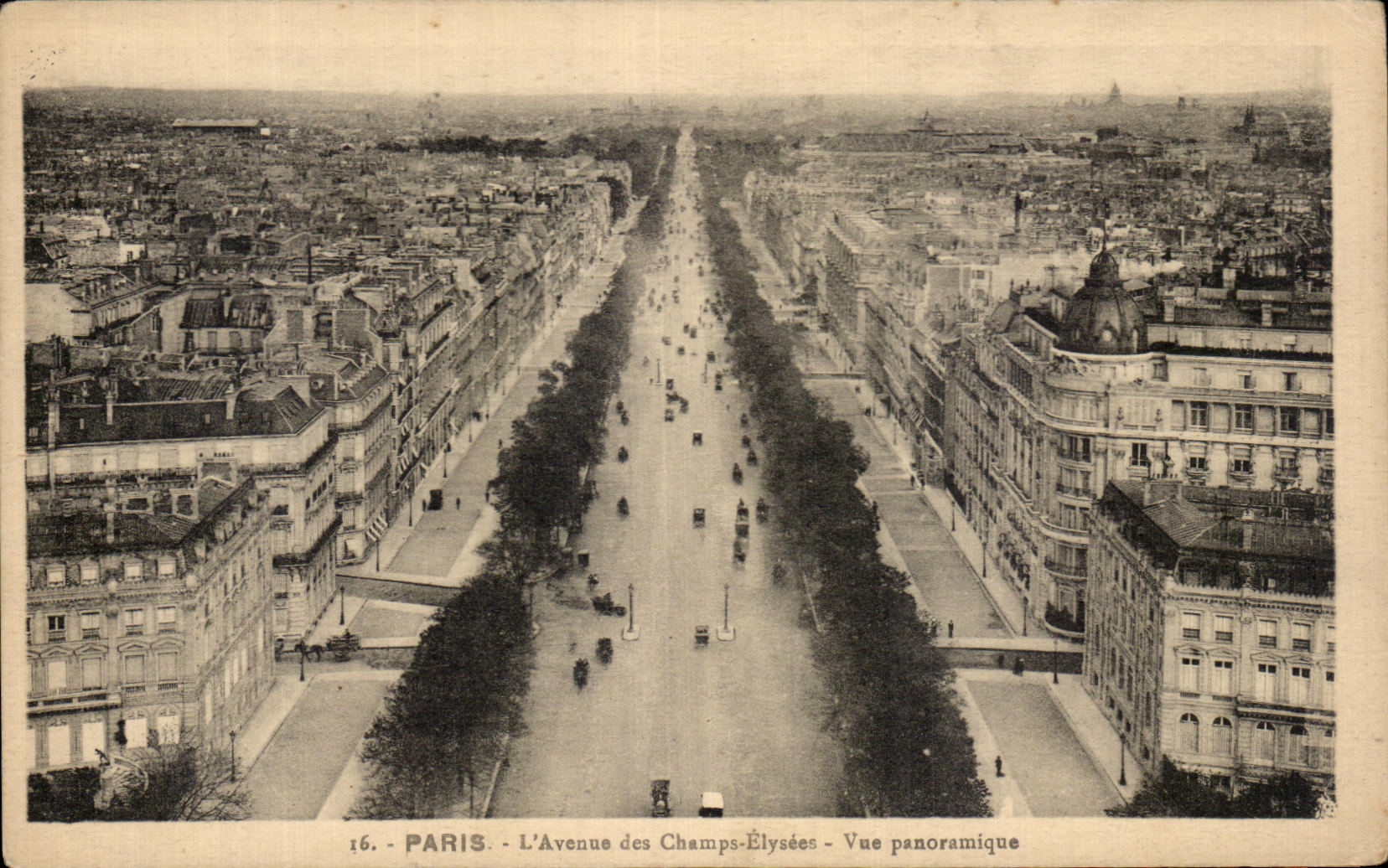 CPA Paris L'Avenue des Champs Elysees et Vue Panoramique